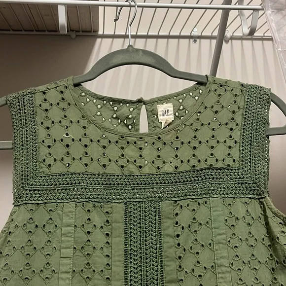 Gap Women's Size Small Green Eyelet Shift Pattern Dress With Pockets - Picture 3 of 12